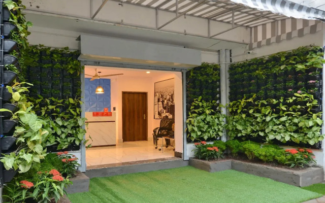 OYO Townhouse 539 Transit Express