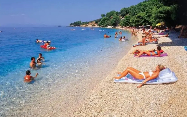 Cozy Villa in Ploce With Shared Pool