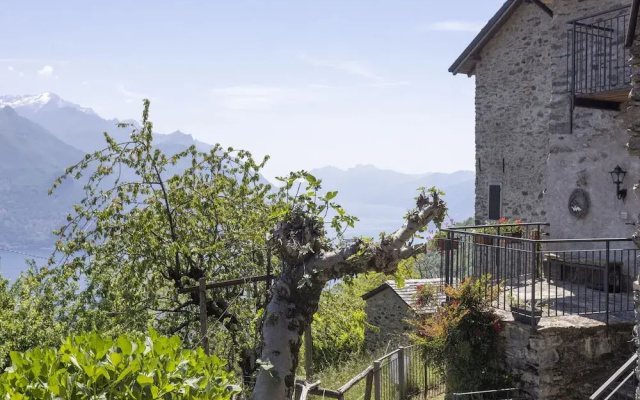 Cozy Hideaway Above Lake Como