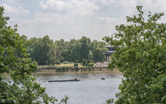 Charming Chelsea Apartment overlooking the Thames