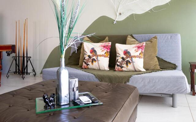 930m to Beach-2 Bedroom+Veranda-Perfect Located