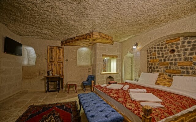 Zeus Cave Suites