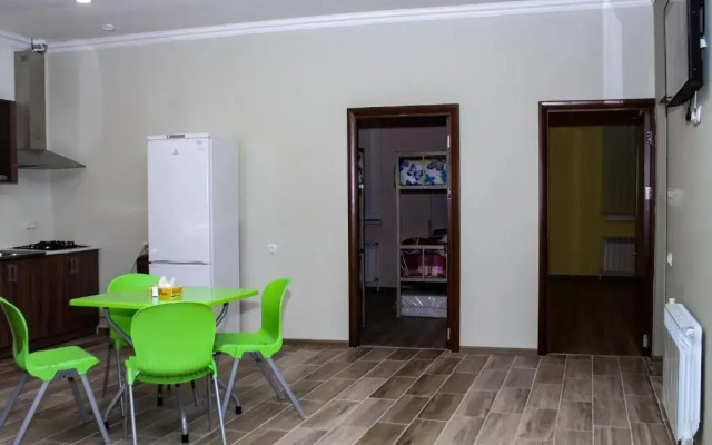 Bee Lucky Hostel and Tours