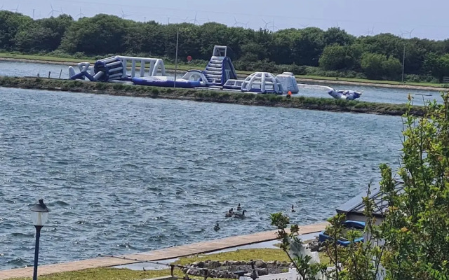 3 Bed Lodge - Sleeps 6 - Parking - Pets - Wifi