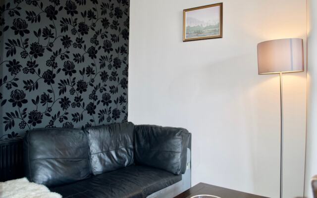 Beautiful 2 Bedroom Flat In Leith