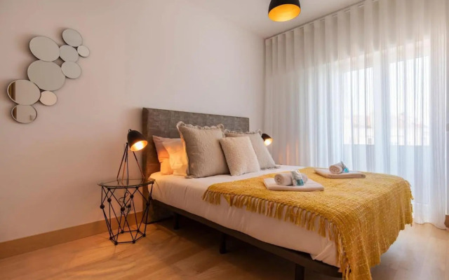 Lovelystay - Sunshine Residence in the Heart of Graça
