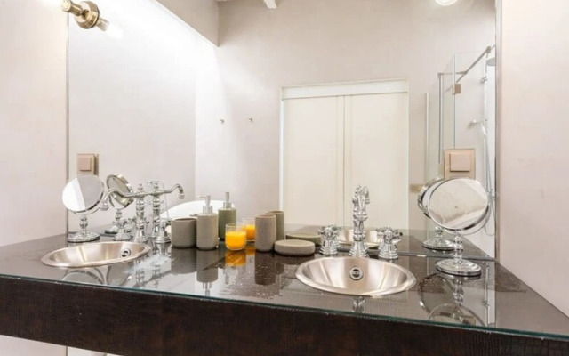 The Deauville Majestic 1 Bedroom in Chueca