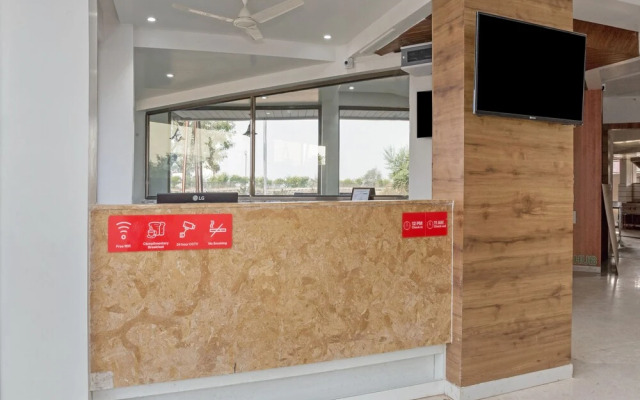 OYO 26116 Food Hub
