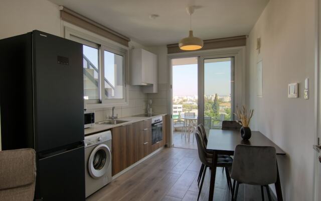 Phaedrus Living Coral Suites Bliss