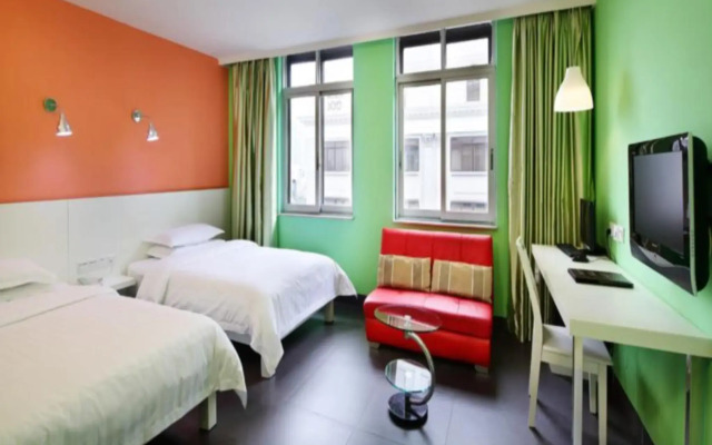 LN White House Hotel