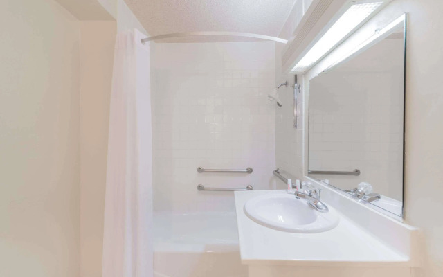 Holiday Inn Dallas Market Ctr Love Field by IHG