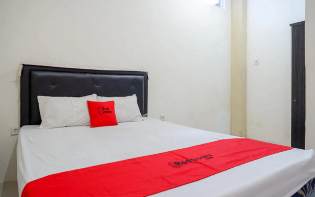 RedDoorz near Hartono Mall Solo