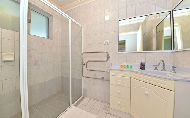 Comfy Home near Airport & City 2280