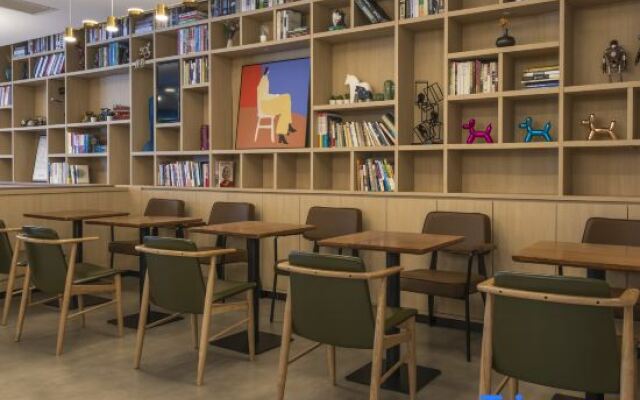 We Light Hotel (Beijing Xinjiekou)