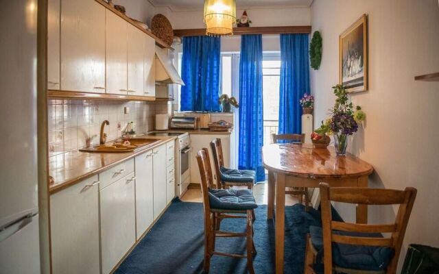 Bright Comfy Flat near Beach & City Center
