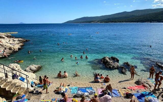 Studio Vesna with a terrace and sea view