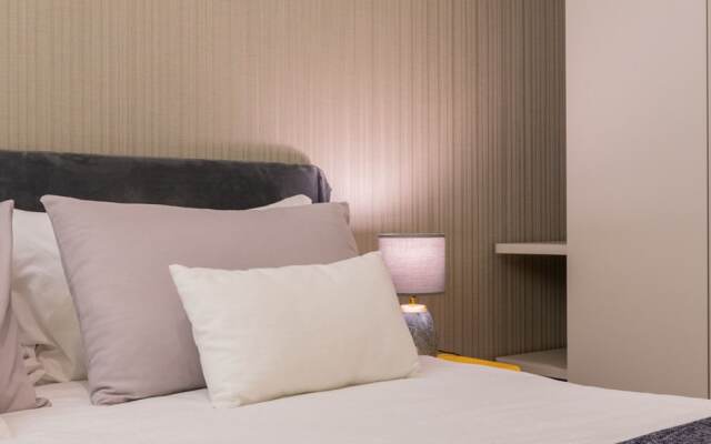 Elegant Home With Terrace by Wonderful Italy