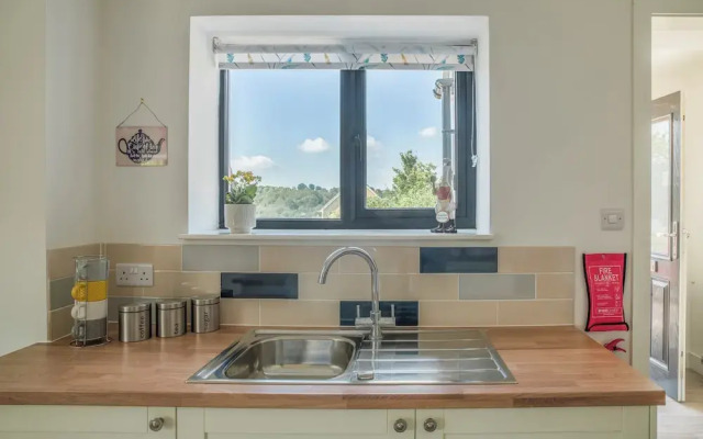 Modern Apartment in the Cotswolds Sleeps 6