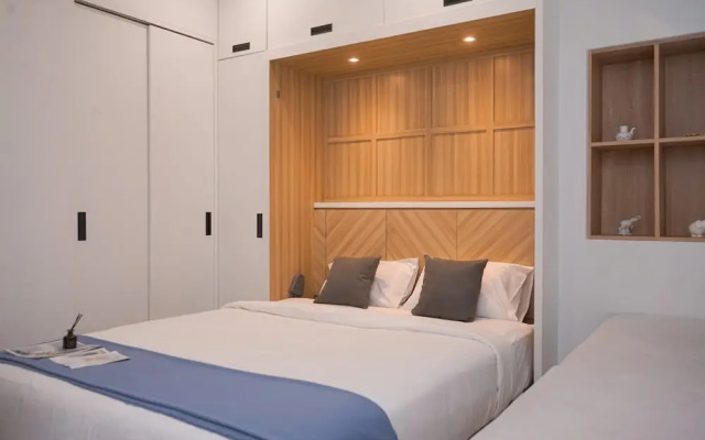 Modern And Comfy Studio At Collins Boulevard Apartment
