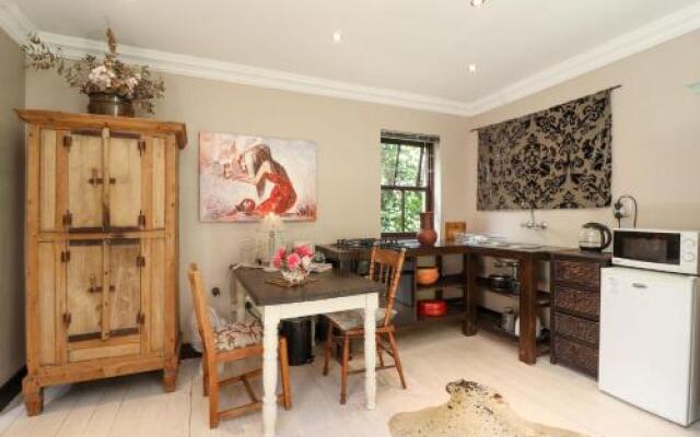 Three Oaks Bed  Breakfast