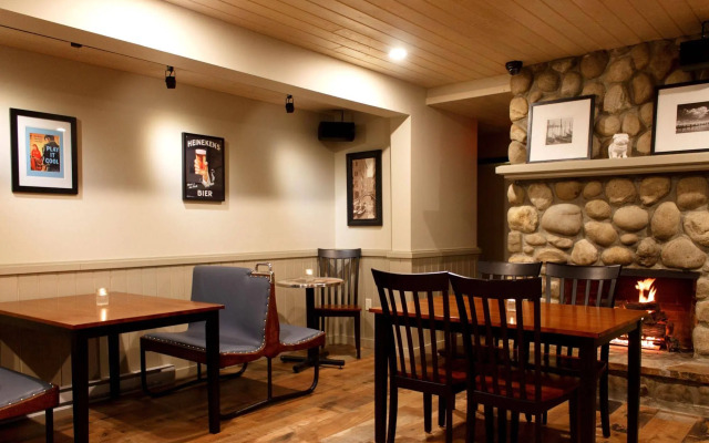 The Bulldog Hotel Silver Star