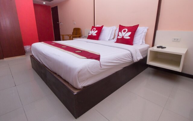 ZEN Rooms Surasak 2