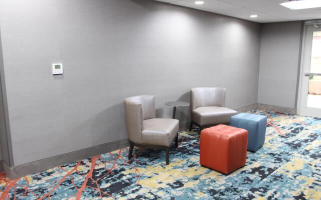 Holiday Inn Express & Suites Shawnee-Kansas City West, an IHG Hotel