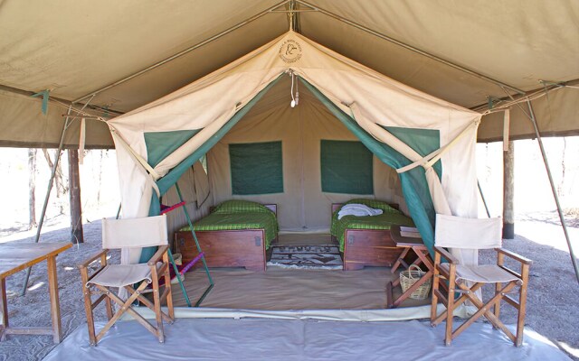 Whistling Thorn Tented Camp