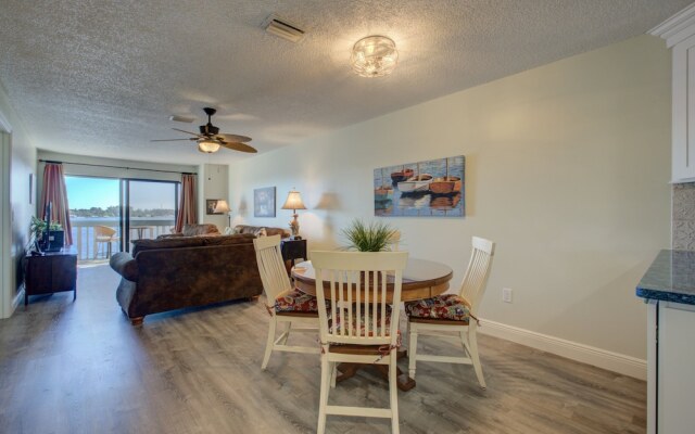 Beach Palms 5B by Anna Maria