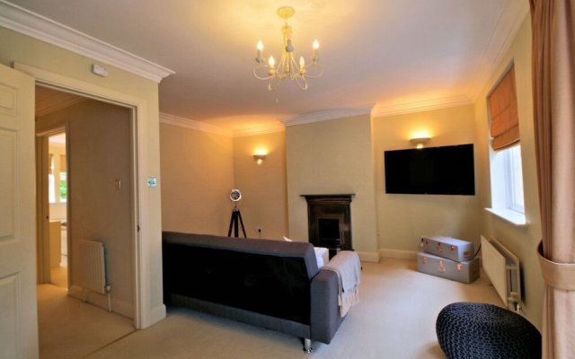 Spacious 4 bed family home in leafy Oxford suburb in Oxford, United Kingdom from 367$, photos, reviews - zenhotels.com