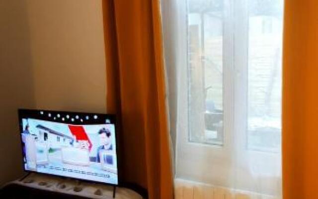 Bordeaux centre, échoppe T2 avec jardin