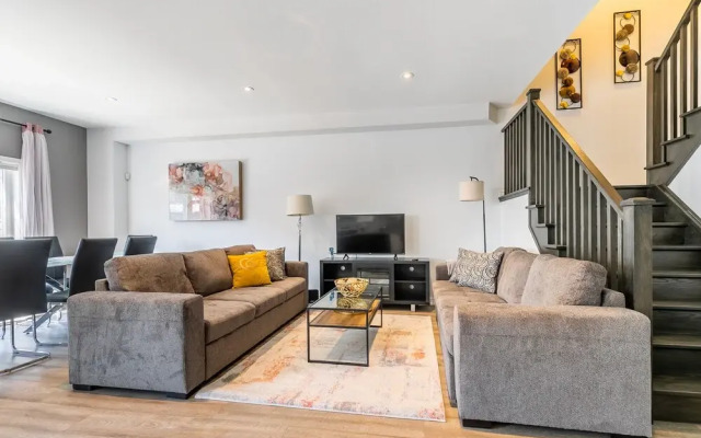 GLOBALSTAY. Modern Lake Ontario Townhomes