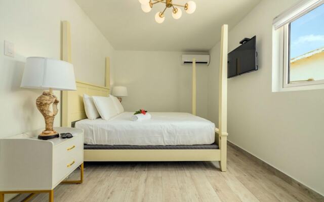 NEW Modern 3 Bedroom 10 Minute Walk to the Beach