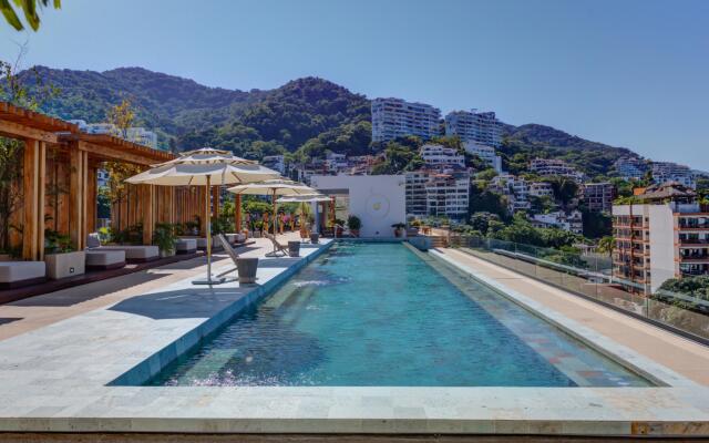 Sailview 801 Romantic Zone Rooftop Pool Ocean Views