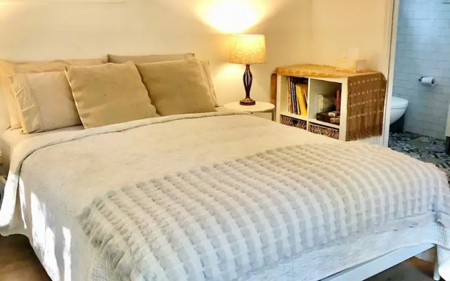Kozyguru | Marrickville| Lovely Granny Flat Studio