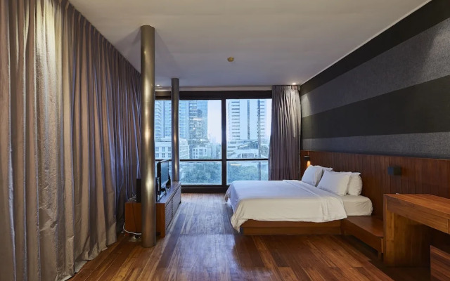 LUXX Langsuan Hotel