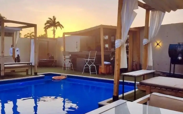 T E L E By Summerset Continental Hotel