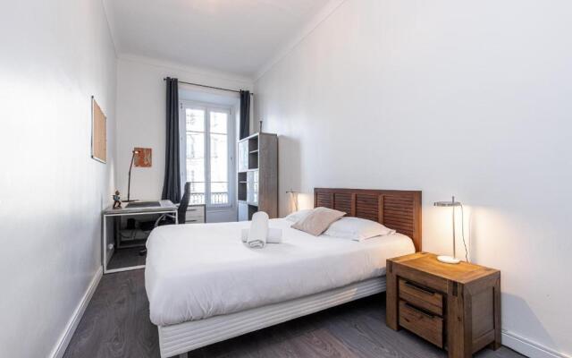 Jean Medecin Av - Large 2 Bdrs Central AC