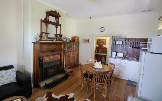 Christopher Hall's Colonial Accommodation