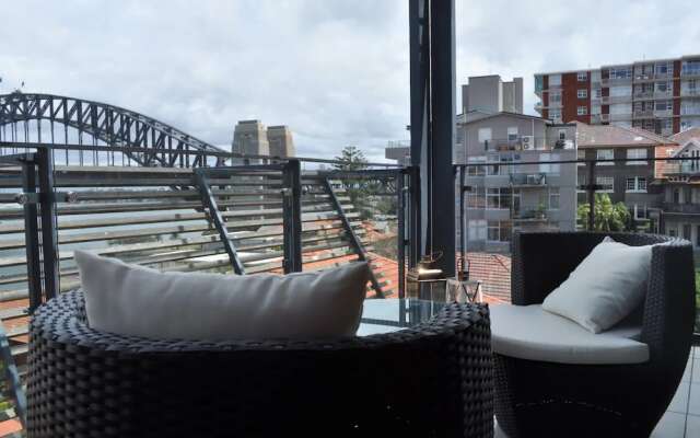 2 Bedroom Home in Kirribilli With a Great View