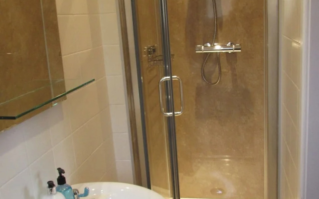 Old School Restaurant & Rooms