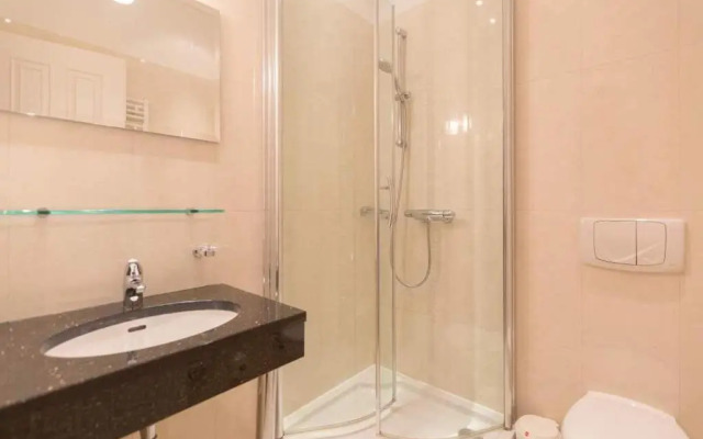 Villa San Marino, App 7