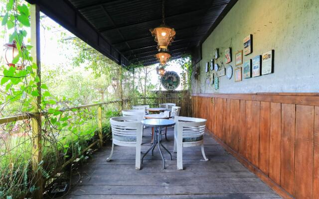 Labuana Homestay and Cafe Garden Makassar