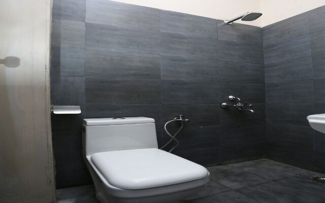 Oyo 28670 Hotel Dev Palace