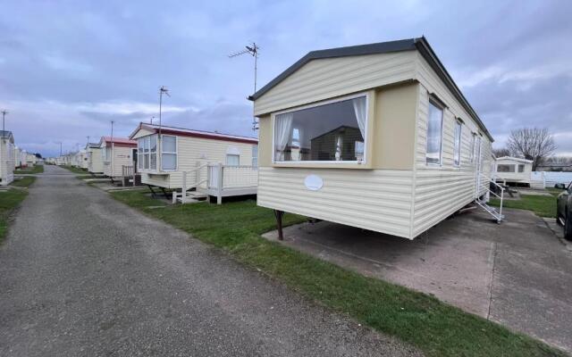 3 Bedroom, 8 Berth, Cosy Static Family Caravan