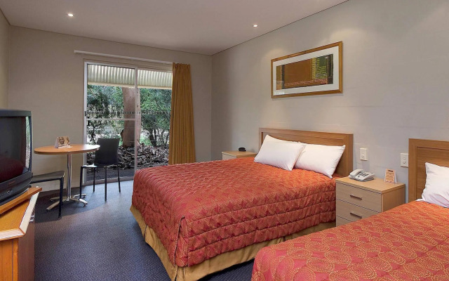 Outback Hotel & Lodge