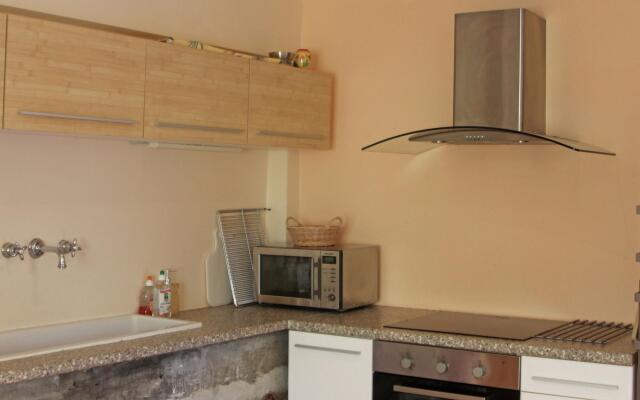 Lovely Country Cottage in Valreas with Swimming Pool