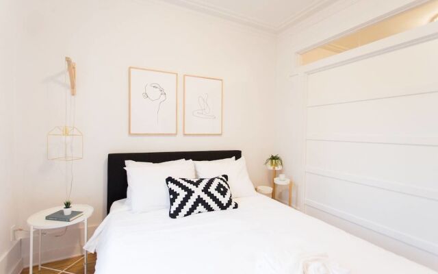 Charming Montreal 3 bdr Apartment Next to Subway