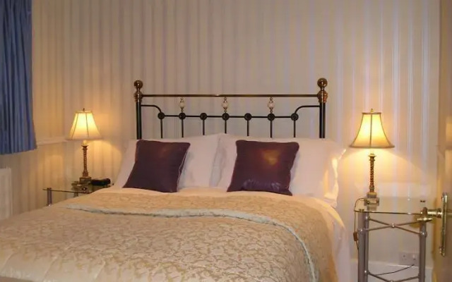 42 Caldy Road B&B (West Kirby)