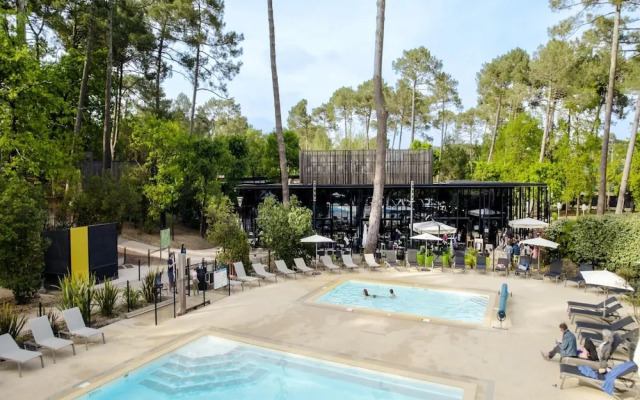 Apartment by Opal Coast Beach With Pool Access